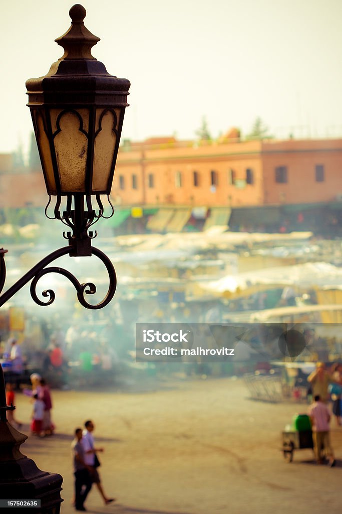 Piazza Jamaa El-fna di Marrakesh - Foto stock royalty-free di Affari internazionali