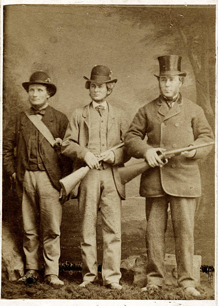 a vitoriano de homens com armas de caça - victorian style fotos imagens e fotografias de stock