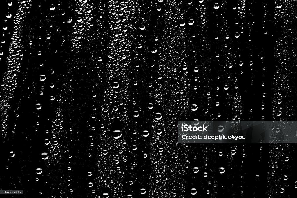 Gotas de agua sobre fondo negro - Foto de stock de Condensación libre de derechos