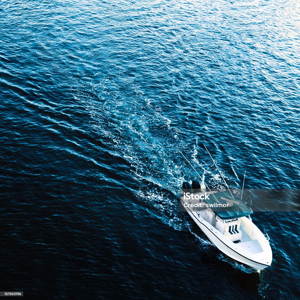 Barco en aguas abiertas - Foto de stock de Agua libre de derechos