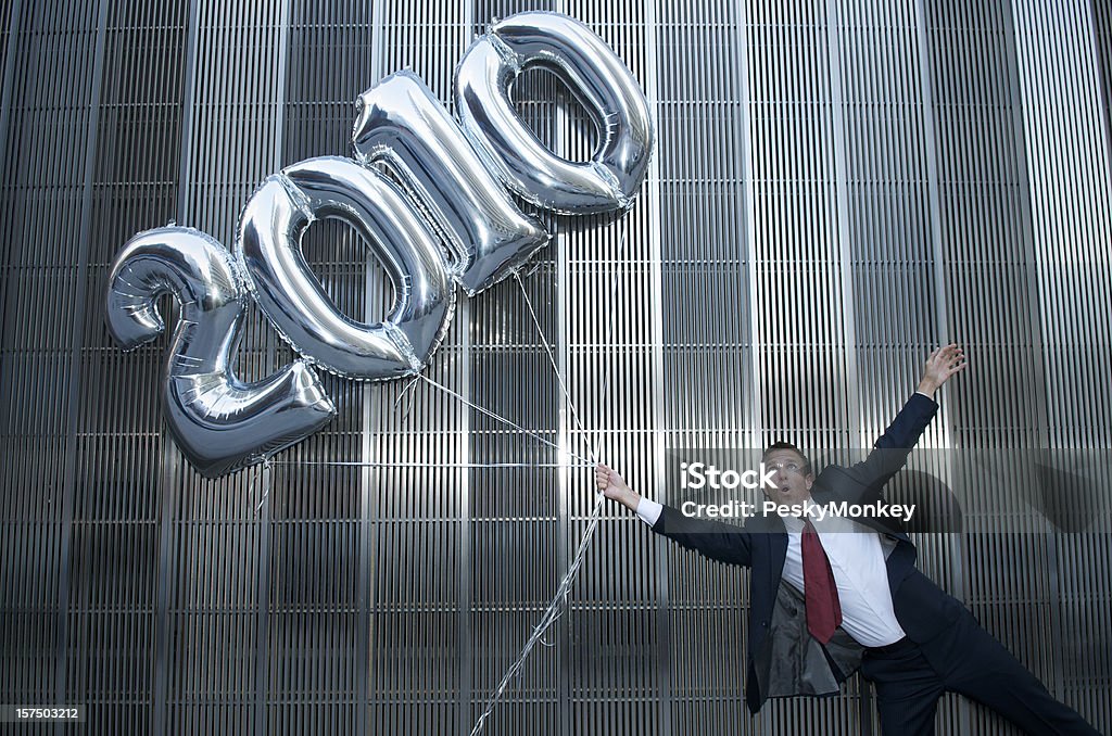 Empresario se llevar por 2010 globos - Foto de stock de 2010 libre de derechos