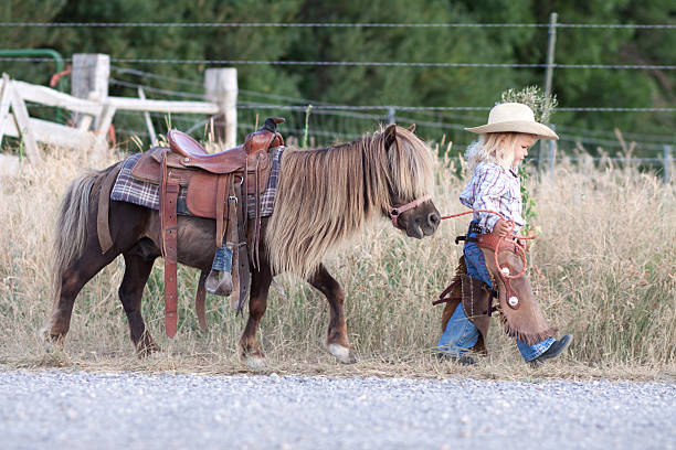 niño a caballo - saddle fotografías e imágenes de stock