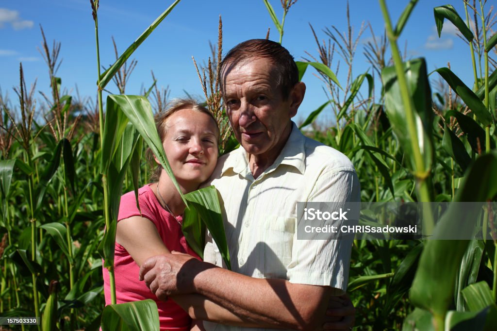 Père tenant sa fille - Photo de Agriculture libre de droits