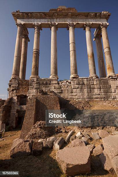 Templo De Saturno No Fórum Romano - Fotografias de stock e mais imagens de Admirar a Vista - Admirar a Vista, Ao Ar Livre, Arcaico