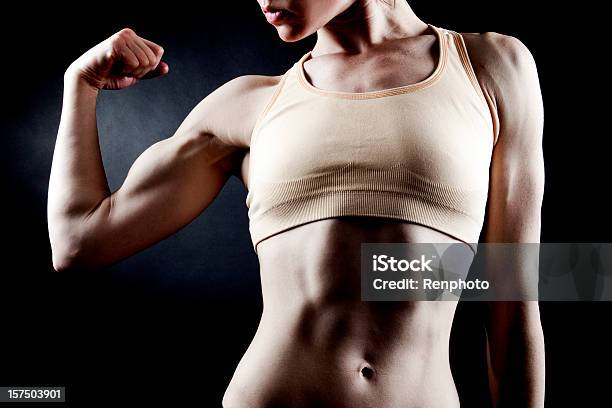 筋肉の女性上半身 - ポートレートのストックフォトや画像を多数ご用意 - ポートレート, 女性, 腹筋