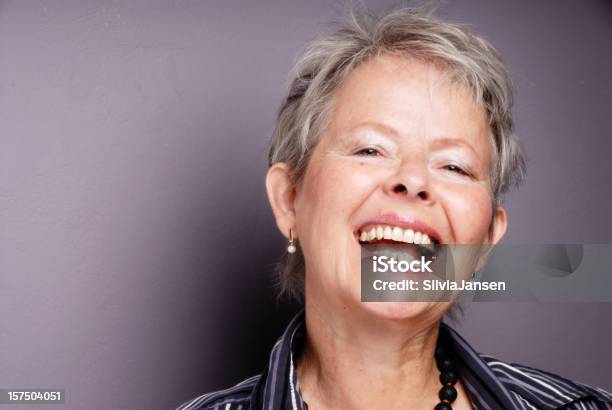 Senior Frau Lachen Stockfoto und mehr Bilder von Porträt - Porträt, Alter Erwachsener, Geöffneter Mund