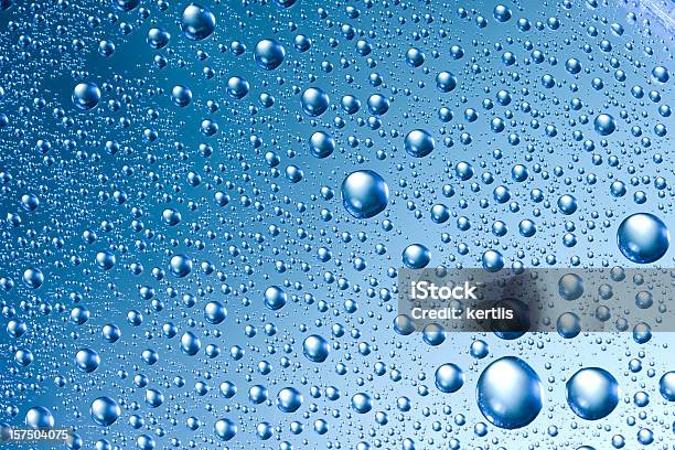 Gotas De Água Azul Fundo - Fotografias de stock e mais imagens de Gota - Líquido - Gota - Líquido, Água, Abstrato