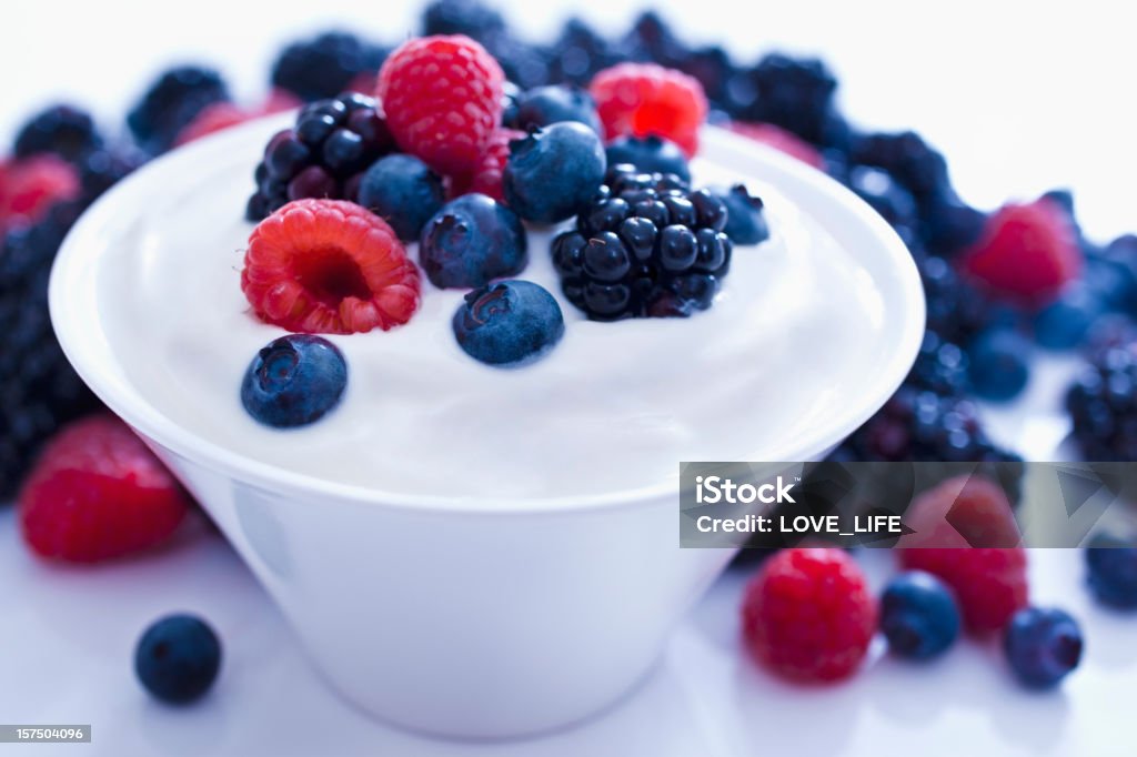 Joghurt und Obst. - Lizenzfrei Joghurt Stock-Foto