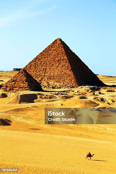 Photo libre de droit de Deux Pyramides De Gizeh Egypte banque d'images et plus d'images libres de droit de Pyramide - Forme géométrique - Pyramide - Forme géométrique, Pyramide - Structure bâtie, Afrique