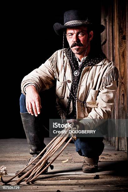 Cowboy Foto de stock y más banco de imágenes de Vaquero - Vaquero, 30-34 años, Adulto