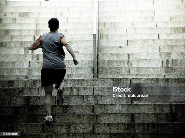 Läufer Training Auf Treppenintervallen Stockfoto und mehr Bilder von Abgeschiedenheit - Abgeschiedenheit, Aktiver Lebensstil, Beton