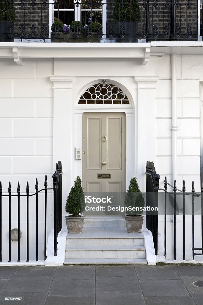 Entrada frontal, no oeste de Londres - Foto de stock de Porta principal royalty-free