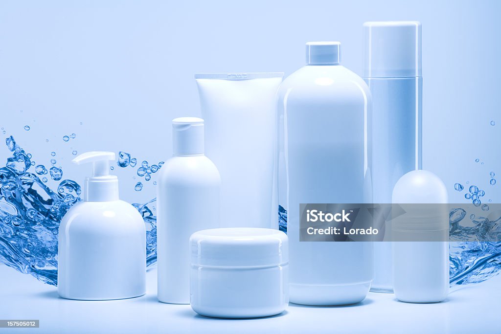 Natürliche Kosmetika vor Wasser Hintergrund - Lizenzfrei Creme Stock-Foto
