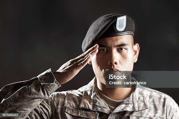 Photo libre de droit de Salut Militaire banque d'images et plus d'images libres de droit de Adulte - Adulte, Armée, Faire le salut militaire
