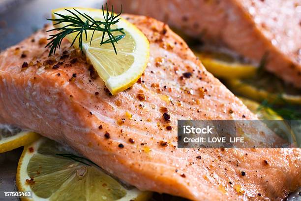 Foto de Salmão Assado e mais fotos de stock de Salmão - Peixe - Salmão - Peixe, Salmão assado no forno, Limão amarelo