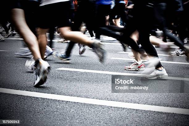 Photo libre de droit de Running banque d'images et plus d'images libres de droit de Marathon - Marathon, Foule, Activité