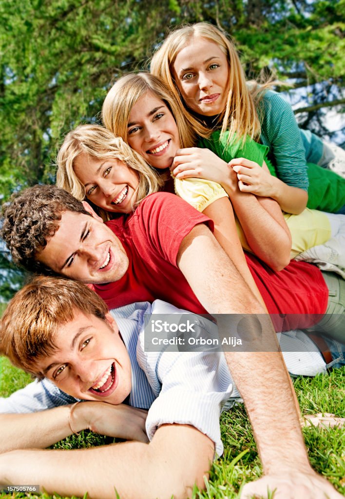 Freunden Spaß im park - Lizenzfrei 16-17 Jahre Stock-Foto