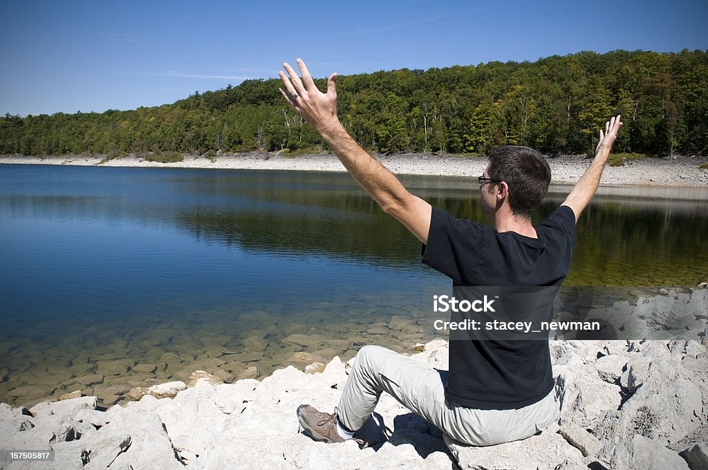 Homem inspiração no cenário Natural, ambientalista - Foto de stock de Adulto royalty-free
