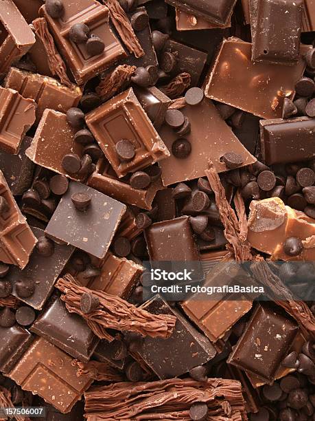 Photo libre de droit de Morceaux De Chocolat Au Lait banque d'images et plus d'images libres de droit de Chocolat - Chocolat, Fond, Texture