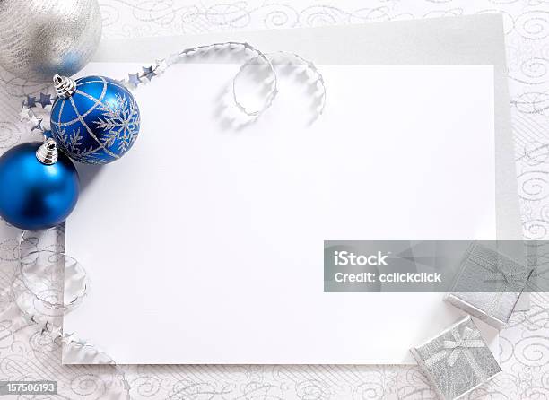 Cartolina Di Natale - Fotografie stock e altre immagini di Palla dell'albero di Natale - Palla dell'albero di Natale, Blu, Cartolina di Natale