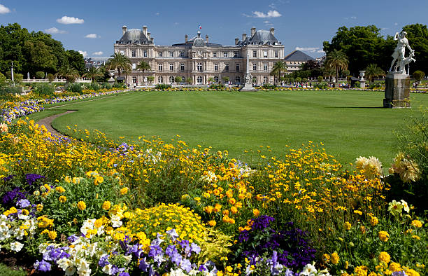 люксембург сады в париже - statue architecture sculpture formal garden стоковые фото и изображения