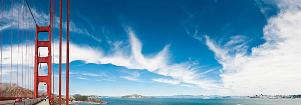 san francisco bay golden gate bridge big sky panorama da califórnia - san francisco county suspension bridge cityscape marin tower imagens e fotografias de stock