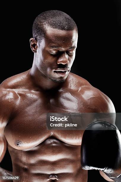 Boxer Blick Nach Unten Stockfoto und mehr Bilder von Afrikanischer Abstammung - Afrikanischer Abstammung, Anaerobes Training, Athlet