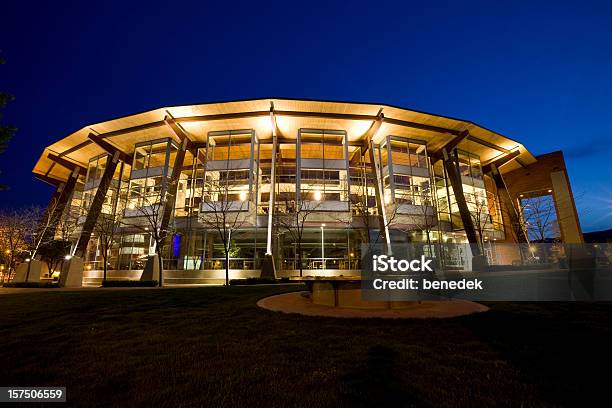 Kelowna Biblioteca Pública - Fotografias de stock e mais imagens de Kelowna - Kelowna, Colúmbia Britânica, Exterior de edifício