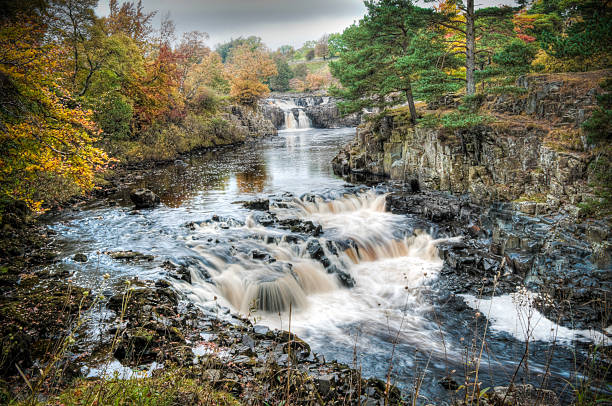 워터풀 at 저접촉력, 티스데일, durham, 영국 - teesdale 뉴스 사진 이미지