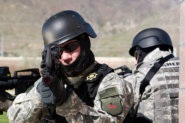 forças armadas especiais equipe da swat - rifle strategy military m16 - fotografias e filmes do acervo