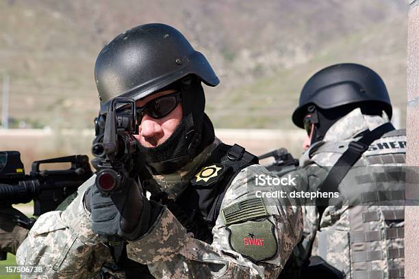 Forças Armadas Especiais Swat - Fotografias de stock e mais imagens de Forças Armadas Especiais - Forças Armadas Especiais, Força policial, Capacete
