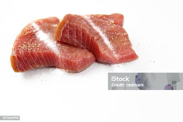 Acabadas De Salgar E Peppered Atum De Bifes - Fotografias de stock e mais imagens de Alimentação Saudável - Alimentação Saudável, Figura para recortar, Filete de atum