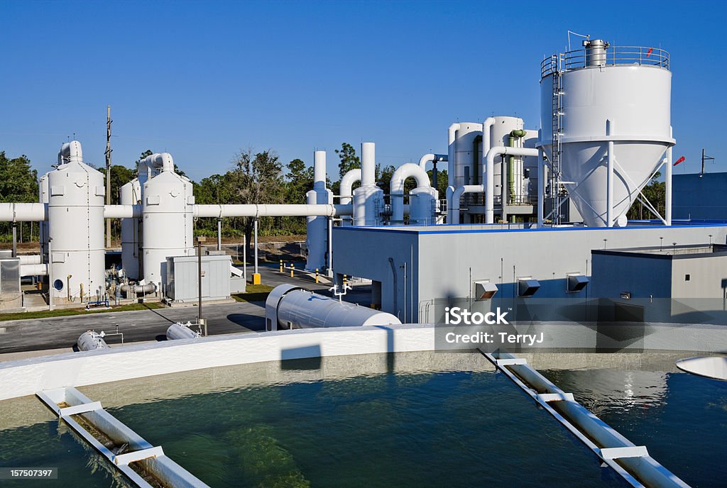 Вода для лечения водой Майка в переднем плане - Стоковые фото Завод по переработке сточных вод роялти-фри