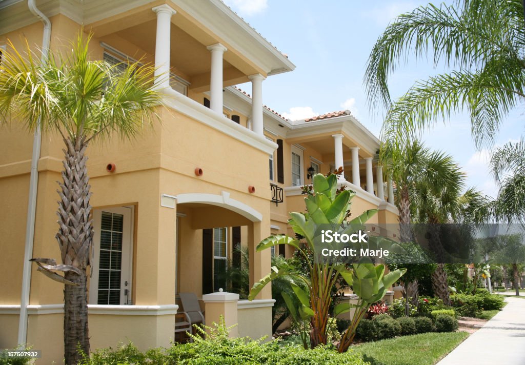 Alrededores del condominio - Foto de stock de Balcón libre de derechos