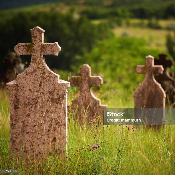 늙음 Tombstones 고대의에 대한 스톡 사진 및 기타 이미지 - 고대의, 골동품, 기념관