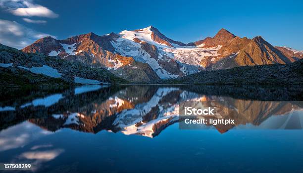 Reflexion Stockfoto und mehr Bilder von Abenddämmerung - Abenddämmerung, Abenteuer, Alpen