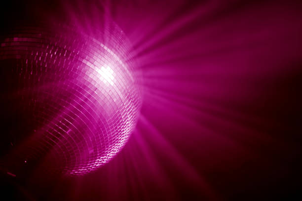 rosa bola de espelhos - disco ball 1970s style 1980s style nightclub - fotografias e filmes do acervo