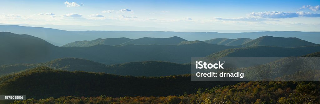 Blue Ridge Mountains Panorama - Zbiór zdjęć royalty-free (Pasmo Błękitne)