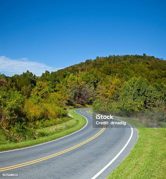 Skyline Drive Foto de stock y más banco de imágenes de Skyline Drive - Virginia - Skyline Drive - Virginia, Virginia - Estado de los EEUU, Camino