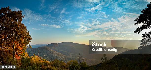 Montanhas Blue Ridge No Outono Panorama - Fotografias de stock e mais imagens de Virgínia - Estado dos EUA - Virgínia - Estado dos EUA, Montanhas Blue Ridge, Paisagem - Cena Não Urbana