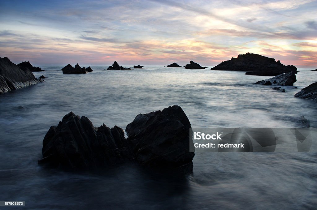 Błękitne Morze podczas zachodu słońca w Devon, Anglia - Zbiór zdjęć royalty-free (Devon - Anglia Południowo-Zachodnia)