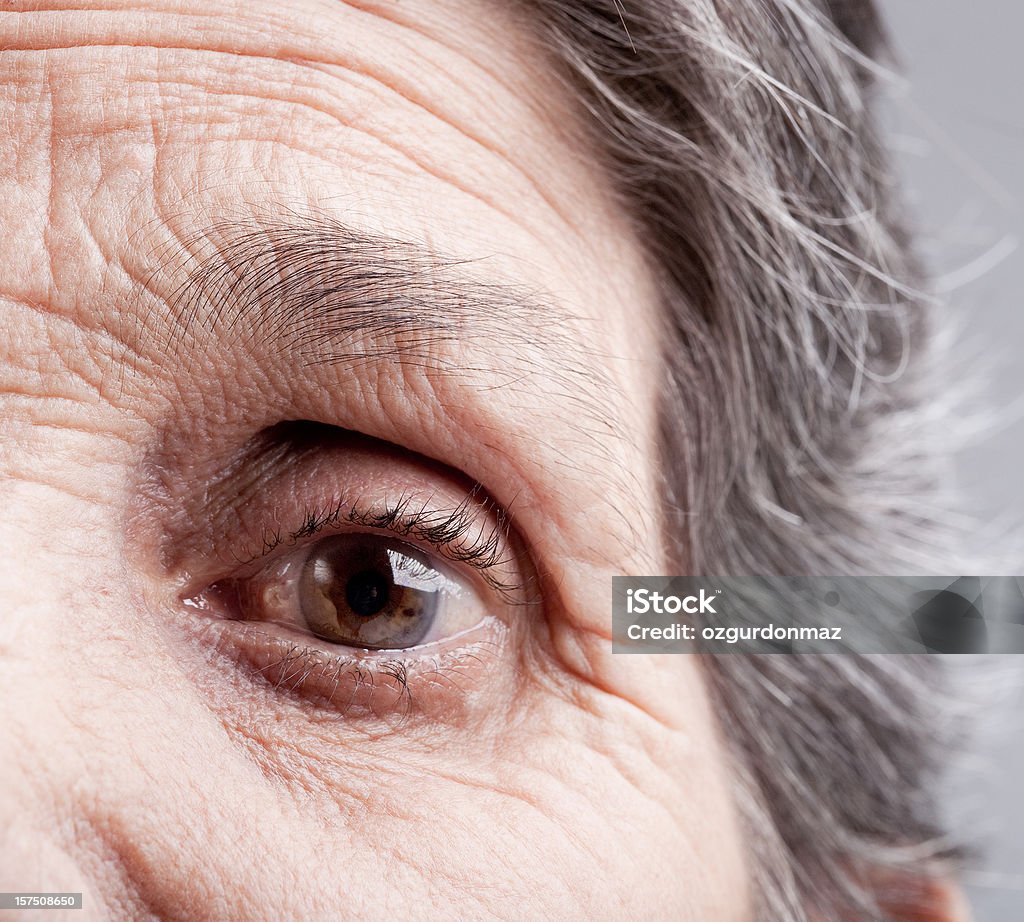 Ojo de la anciana - Foto de stock de 60-69 años libre de derechos