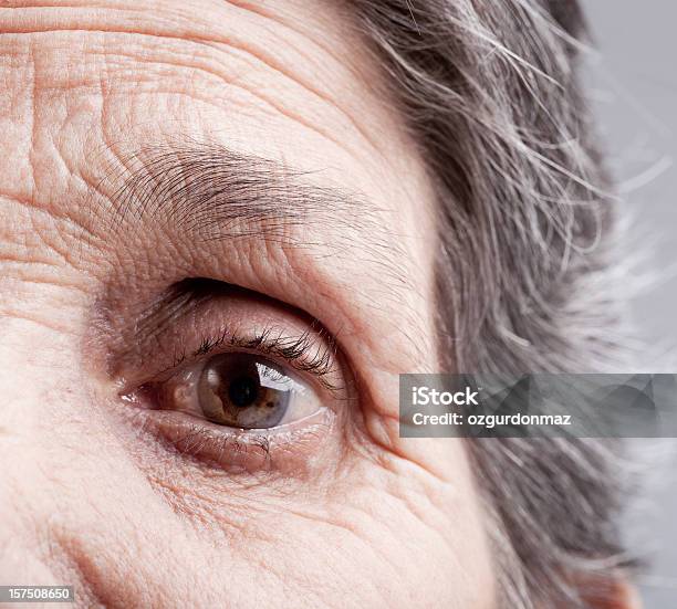 Ojo De La Anciana Foto de stock y más banco de imágenes de 60-69 años - 60-69 años, Adulto, Arrugado