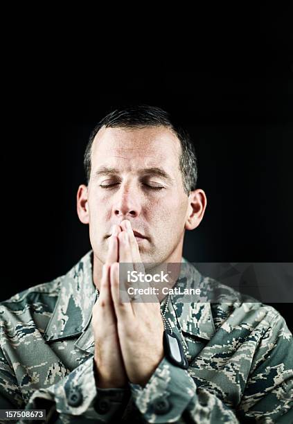 군용동물에는 병정 기도하기 미 공군에 대한 스톡 사진 및 기타 이미지 - 미 공군, 30-34세, US Veteran's Day