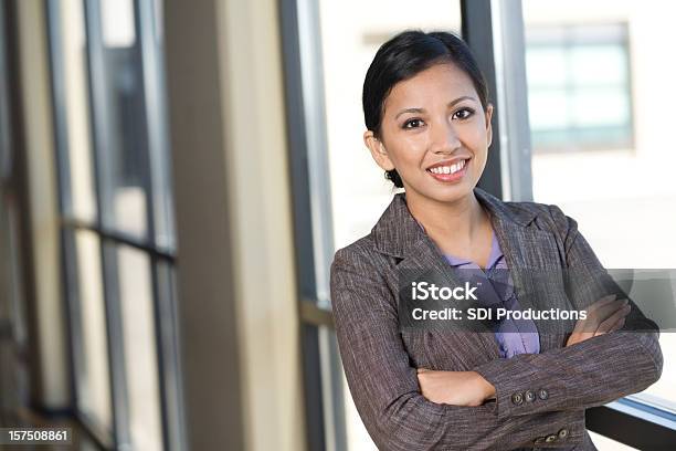 Foto de Feliz Mulher De Negócios Asiáticovista Angular e mais fotos de stock de Escritório - Escritório, Filipino, Mulheres