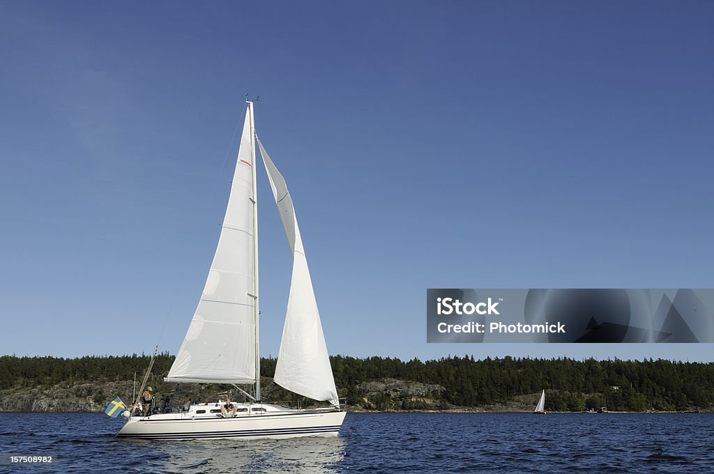 Segeln im Archipel, schwedische-Flagge - Lizenzfrei Großsegler Stock-Foto