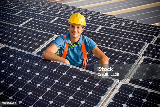 Ritratto - Fotografie stock e altre immagini di Pannello solare - Pannello solare, Dirigente, Installare