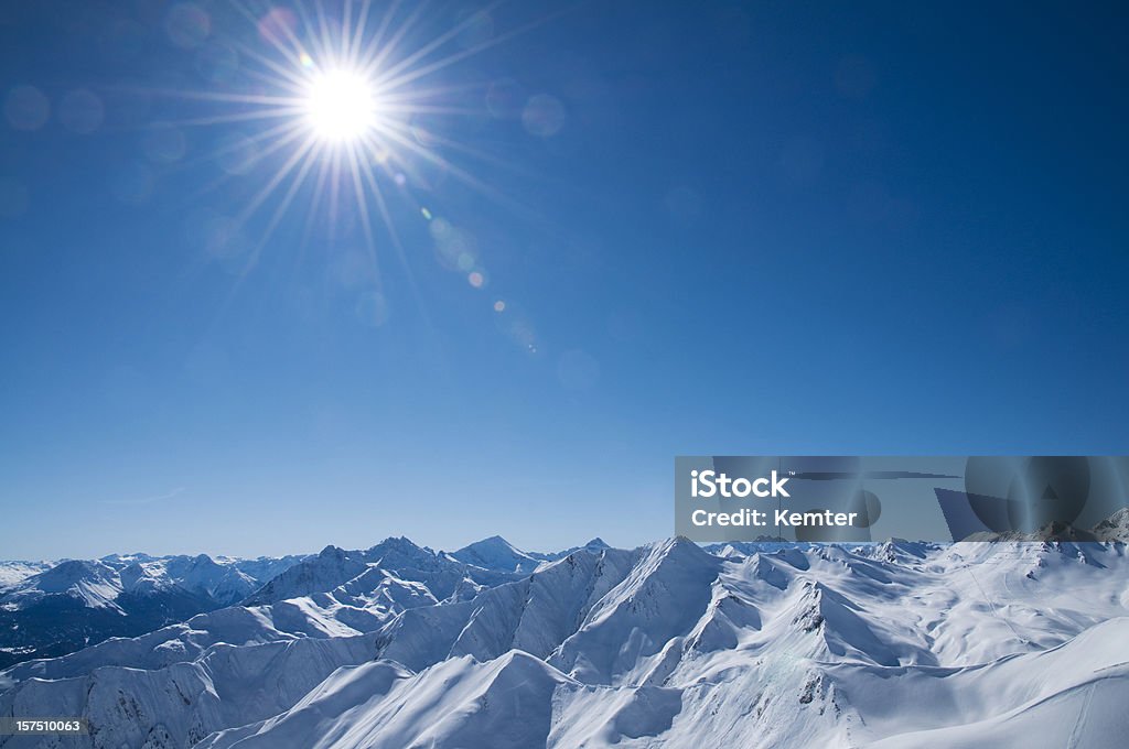 Montanhas no inverno - Foto de stock de Alpes europeus royalty-free