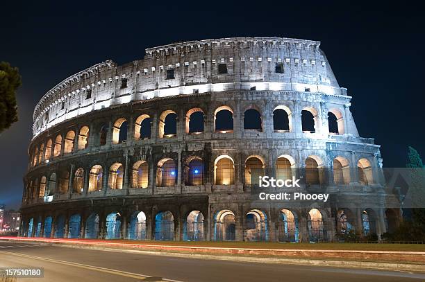 Römische Kolosseum Stockfoto und mehr Bilder von Kolosseum - Kolosseum, Nacht, Abenddämmerung