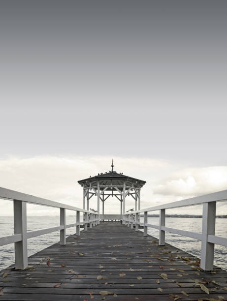 istock jetty in the autumn 157510218